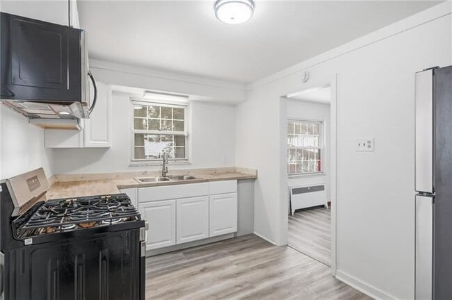 Building Photo - 3841 Lawnview Ave