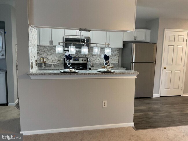 Building Photo - 9808 Lake Point Ct