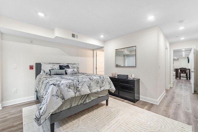 Building Photo - 2341 N College Ave