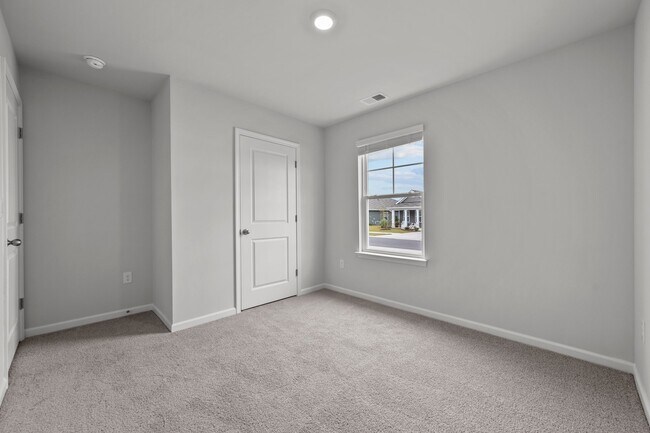 Building Photo - 2098 Course Ln