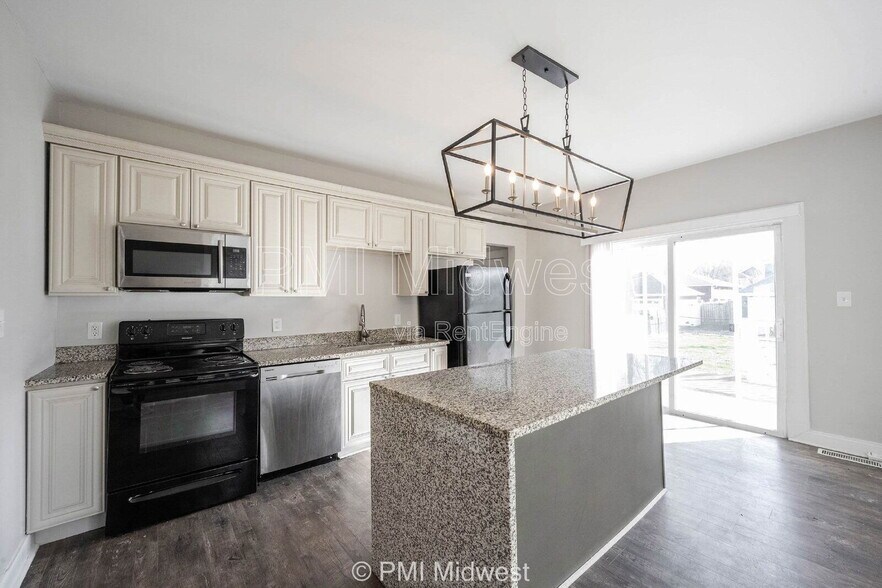 Building Photo - 3117 N Park Ave