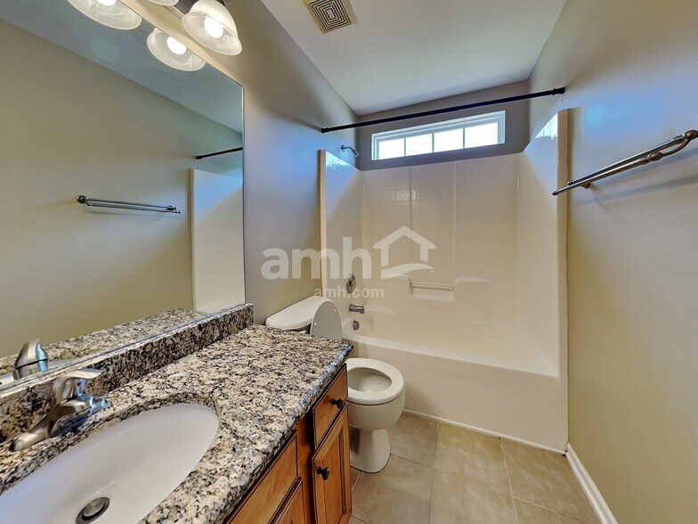 Building Photo - 11 Knoll Ridge Dr