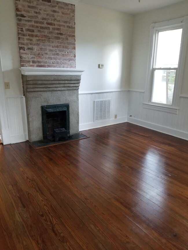 Building Photo - 316 Shuler St