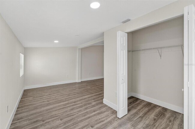 Building Photo - 2525 W Beach St