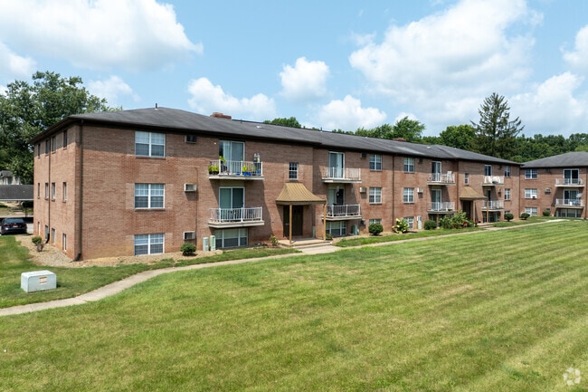 Building Photo - Four Seasons Apartments and Townhomes