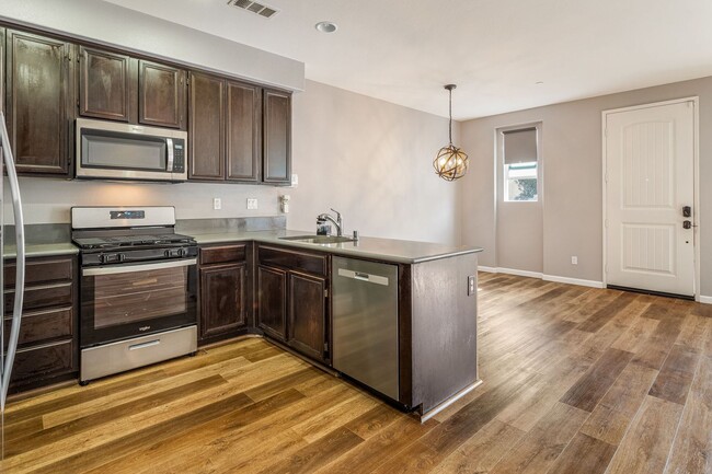 Building Photo - Beautiful 4 Bed 3.5 Bath Home in Great Sch...