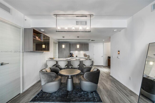 Building Photo - 801 S Miami Ave