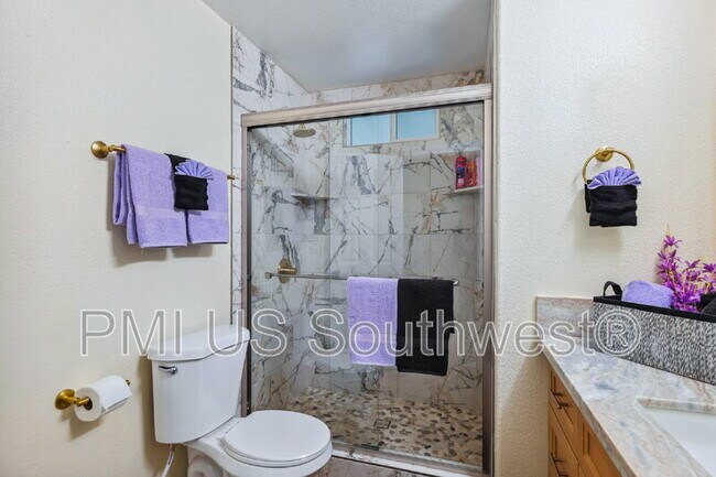 Building Photo - 437 Riverfront Dr