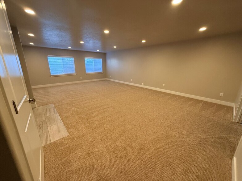 Building Photo - 794 Golden Leaf Way