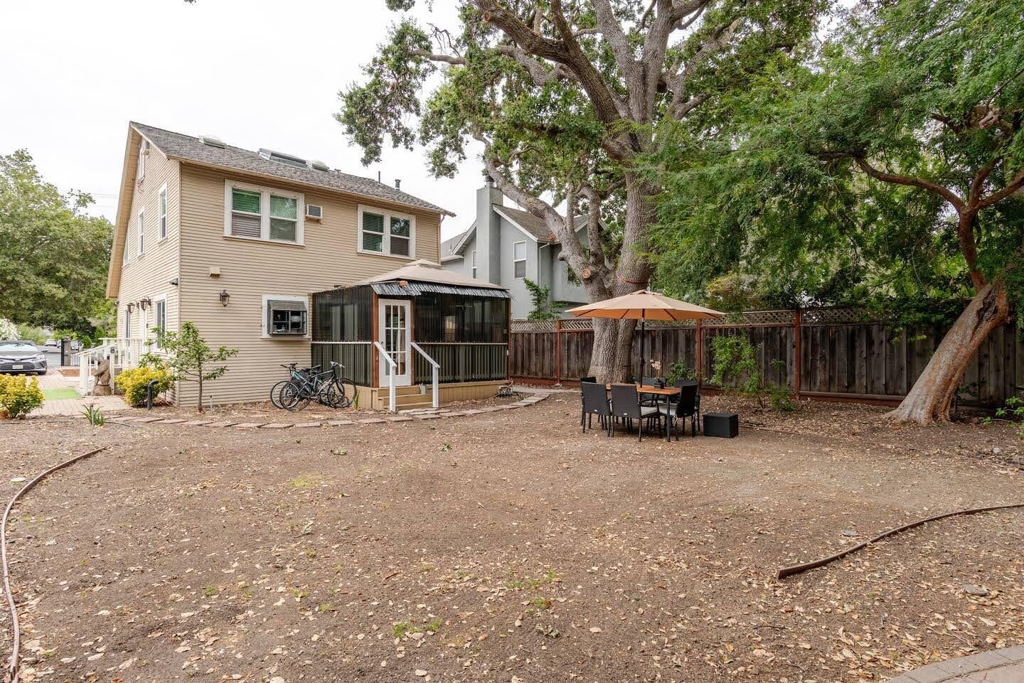 Building Photo - 3793 La Donna Ave