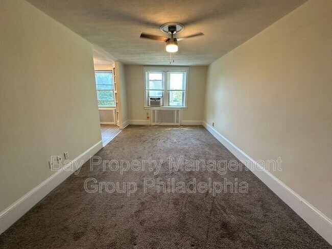 Building Photo - 2809 W Queen Ln