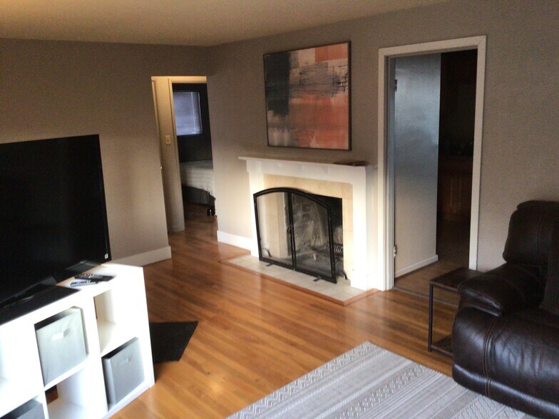 Upstairs living room - 4008 37th Ave SW