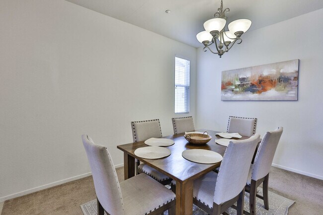 Building Photo - 16913 Laurel Hill Ln