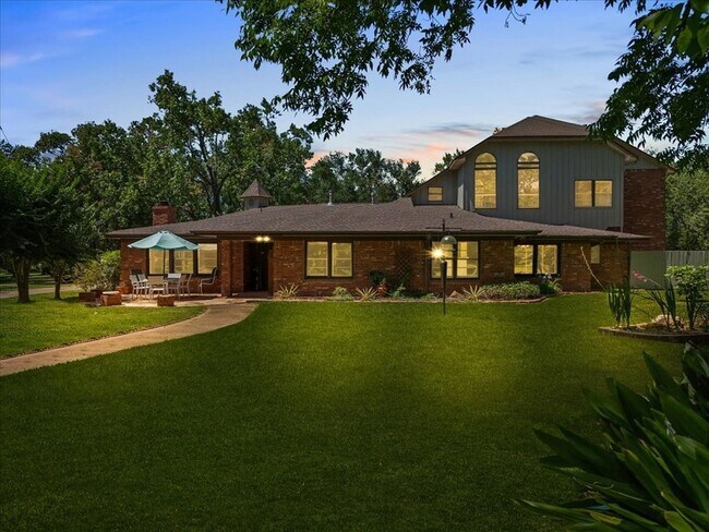 Building Photo - 3415 Bayou Dr E