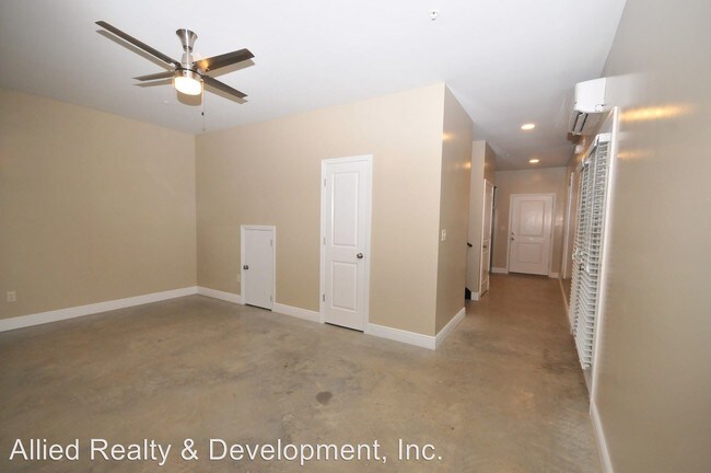 Building Photo - 4 br, 4.5 bath Apartment - 443 Meador Drive