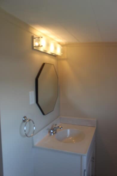 Bathroom - 66 Front St