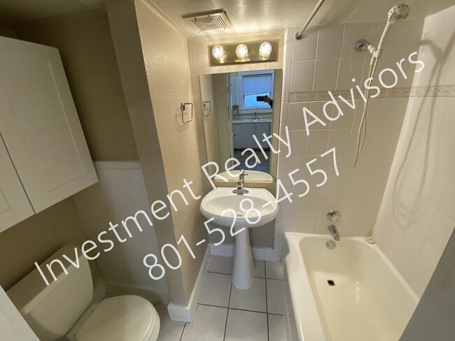 Building Photo - 659 E 200 S