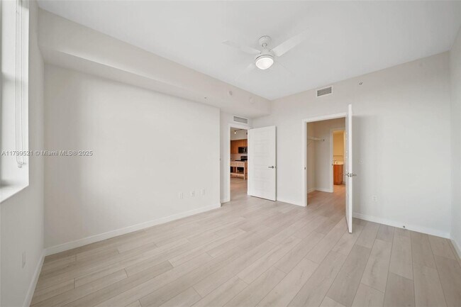 Building Photo - 555 NE 8th St