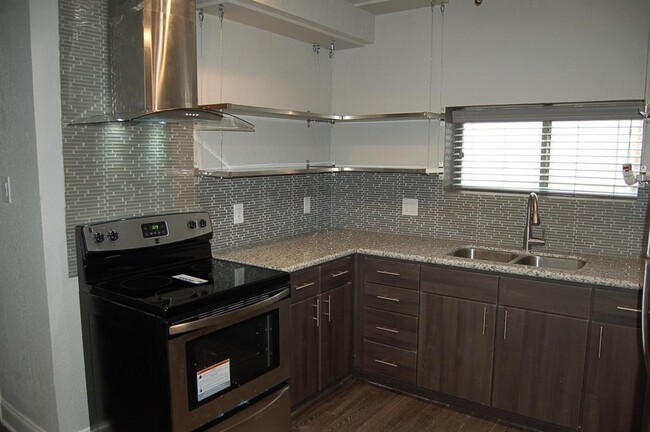 Building Photo - 4630 Woodside St