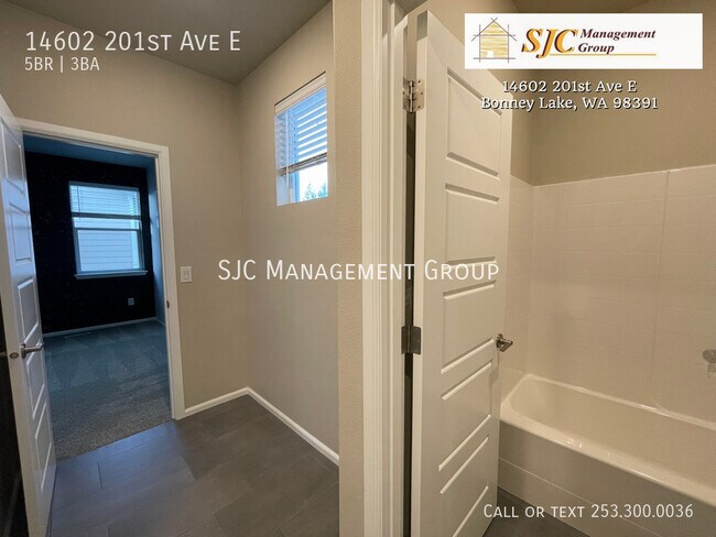 Building Photo - 14602 201st Ave E