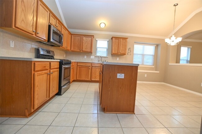 Building Photo - 6104 Promenade Ln