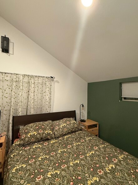 Building Photo - 9239 Woodlawn Ave N