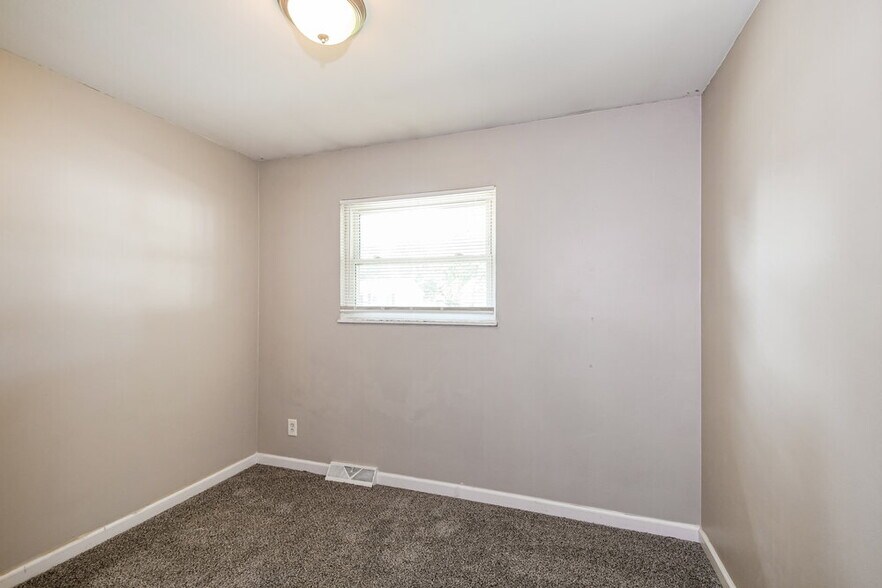 Building Photo - 1850 Shirlene Dr