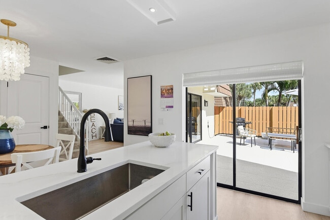 Building Photo - 3236 32nd Ct