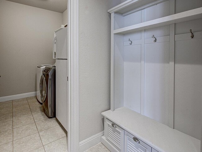 Building Photo - 5821 Viejo Dr