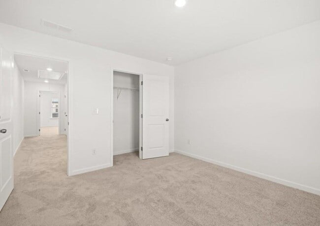 Building Photo - 102 Smithwood Dr