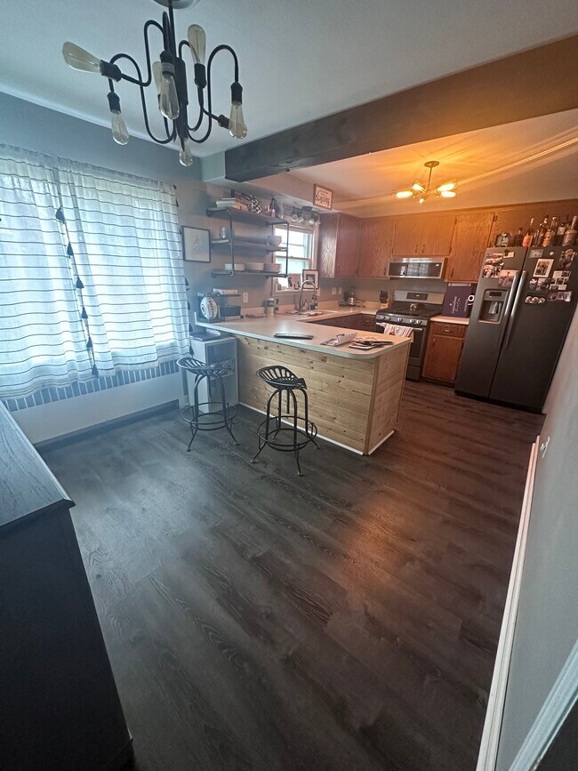 Building Photo - 213 E Douglas St