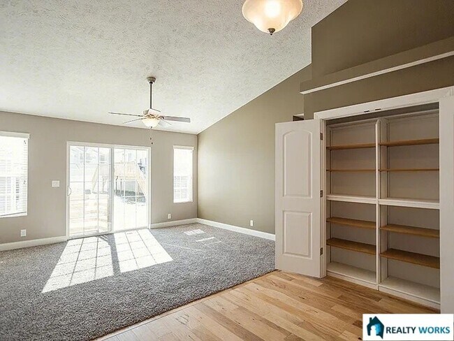 Building Photo - Spacious 4 Bed, 3 Bath Townhome with finished Basement