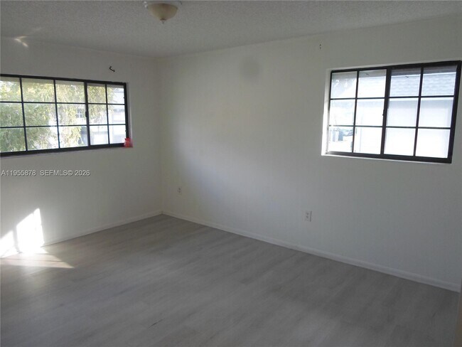 Building Photo - 20760 NE 4th Ct