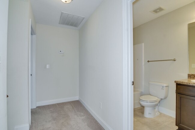 Building Photo - Canterbury Farms 3 Bed 2.5 Bath!