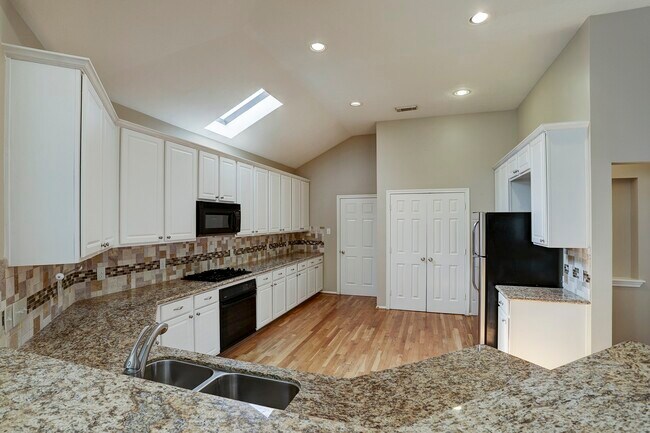 Building Photo - 9907 Kemp Forest Dr
