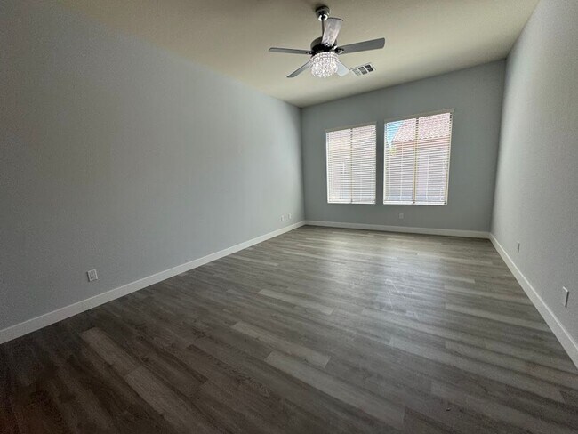 Building Photo - BEAUTIFUL 4 BEDROOM 2 BATHROOM HOME IN PHO...