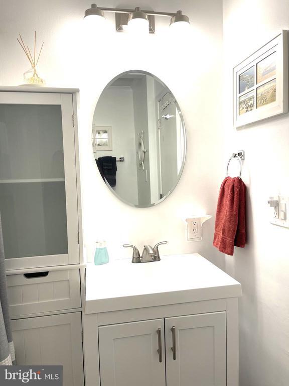 Building Photo - 221 Madison St