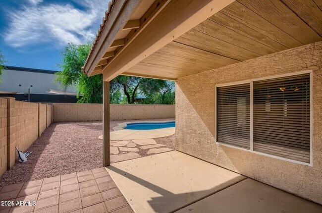 Building Photo - 751 W Constitution Dr