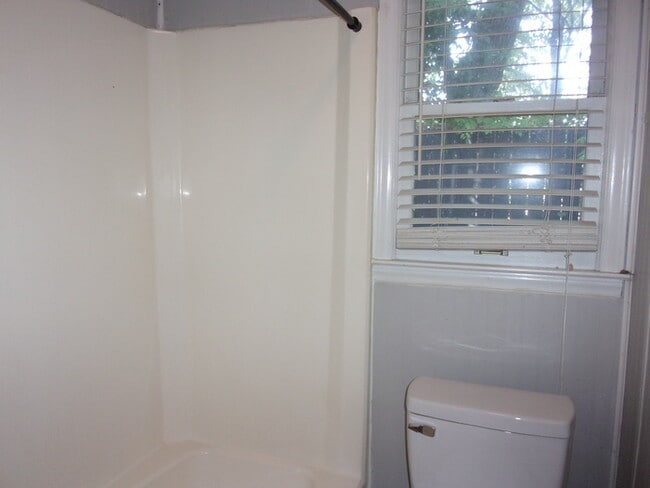 Building Photo - 589 Cedarvilla Dr