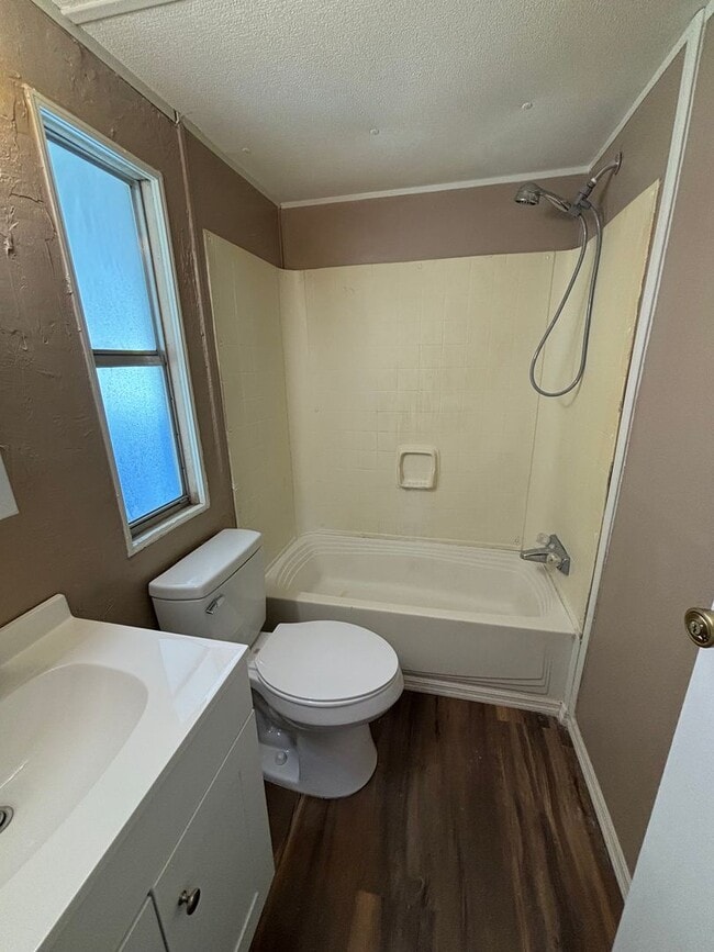 Building Photo - Great home with lots of space!