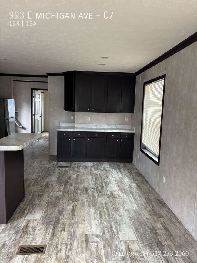 Building Photo - 993 E Michigan Ave