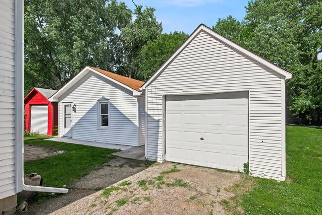 Building Photo - 6929 13th Ave