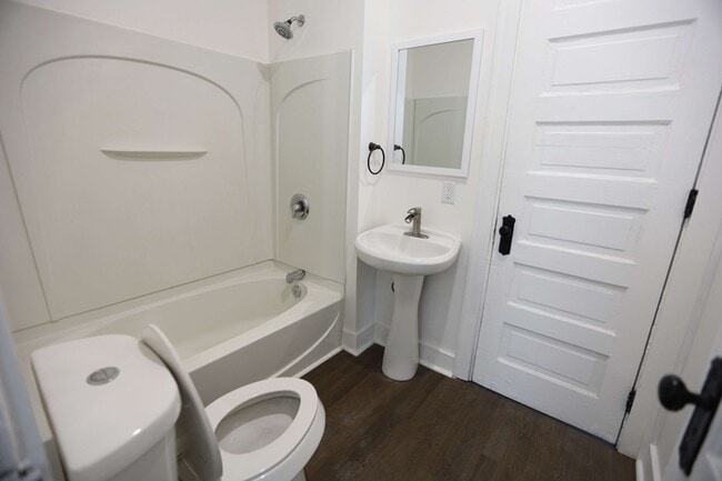 Building Photo - 1222 Wealthy St SE