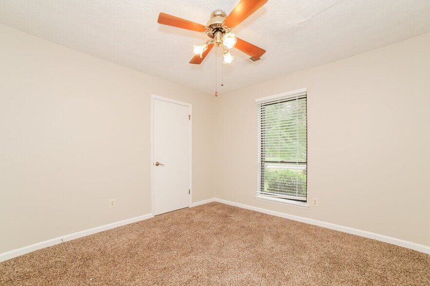 Building Photo - 35 Windsong Ct