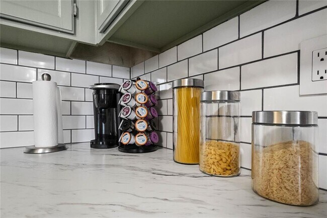 Building Photo - 906 SW Terry Ln