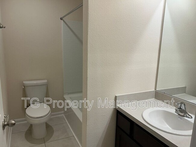 Building Photo - 880 Observatory Pkwy