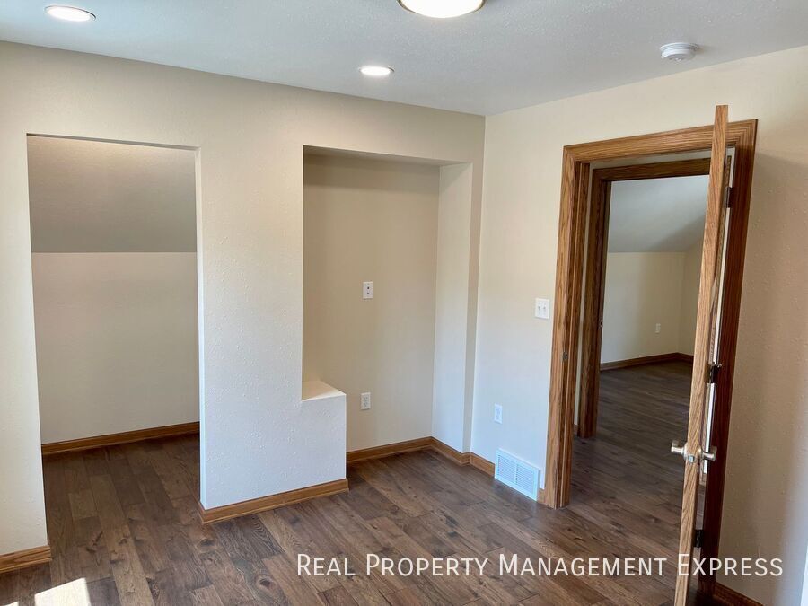 Building Photo - 3 Bedroom 1 Bathroom Home For Rent In Sioux Falls