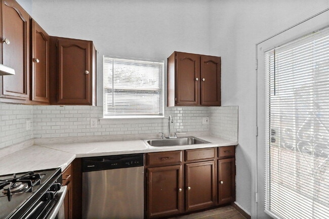 Building Photo - 3 bedroom 2 bathroom house in Horizon.