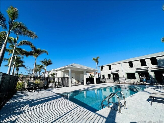 Building Photo - 3913 SE Mentmore Ln