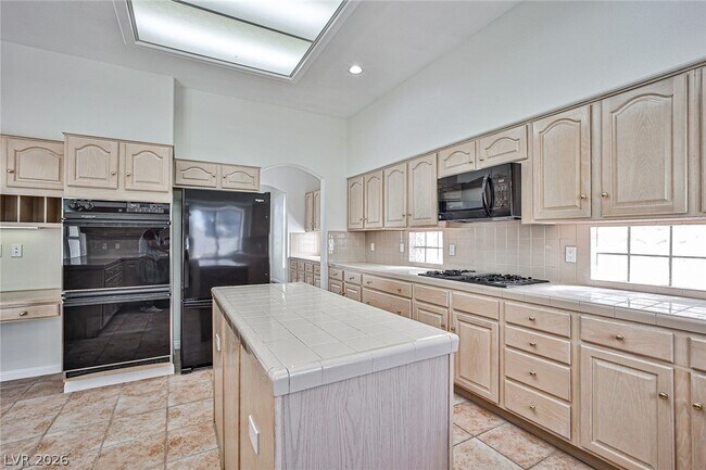 Building Photo - 8052 Marbella Cir